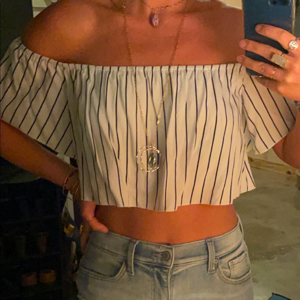 Off the Shoulder Crop